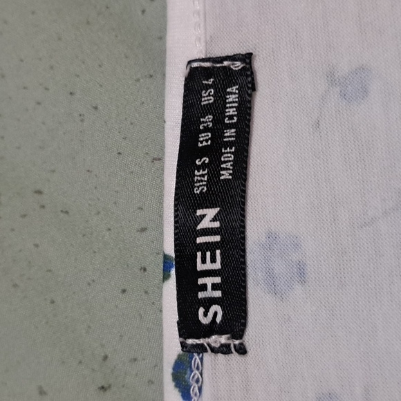 Blue Daisy Dainty Crop Shirt - Picture 3 of 4